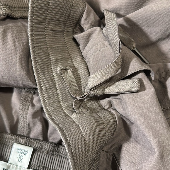 L.L. Bean Cargo capri Pants size XL women’s lightweight hiking walking casual - Picture 13 of 14